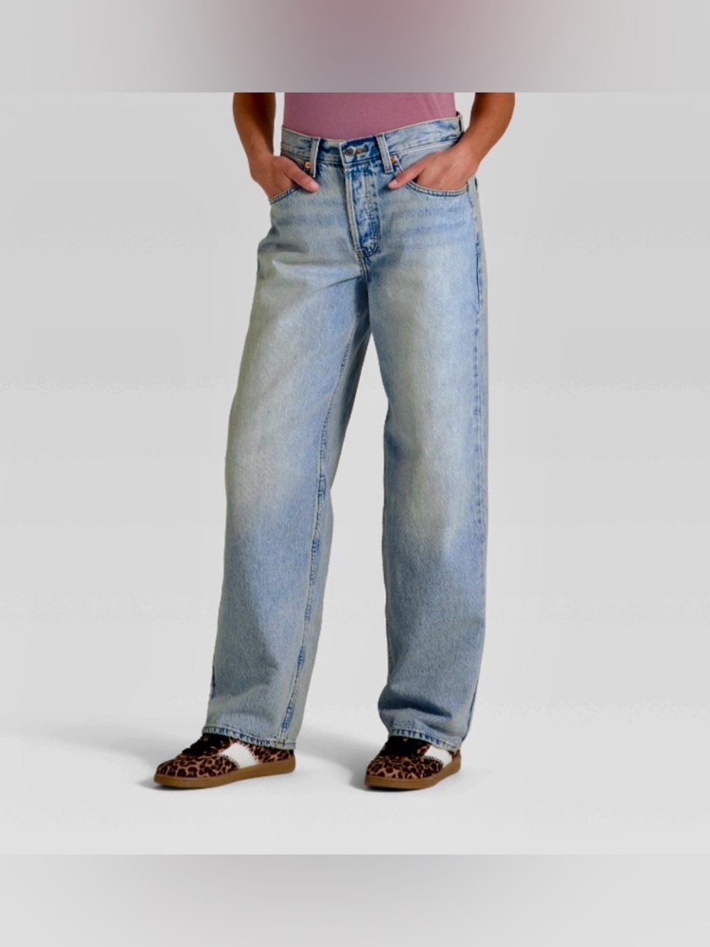 Universal Thread Mid Rise 90s Baggy Jeans Light Wash Size 8